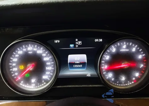 2017 Mercedes-Benz E 300 4Matic z USA, uszkodzony, nr VIN WDDZF4KB0HA142985